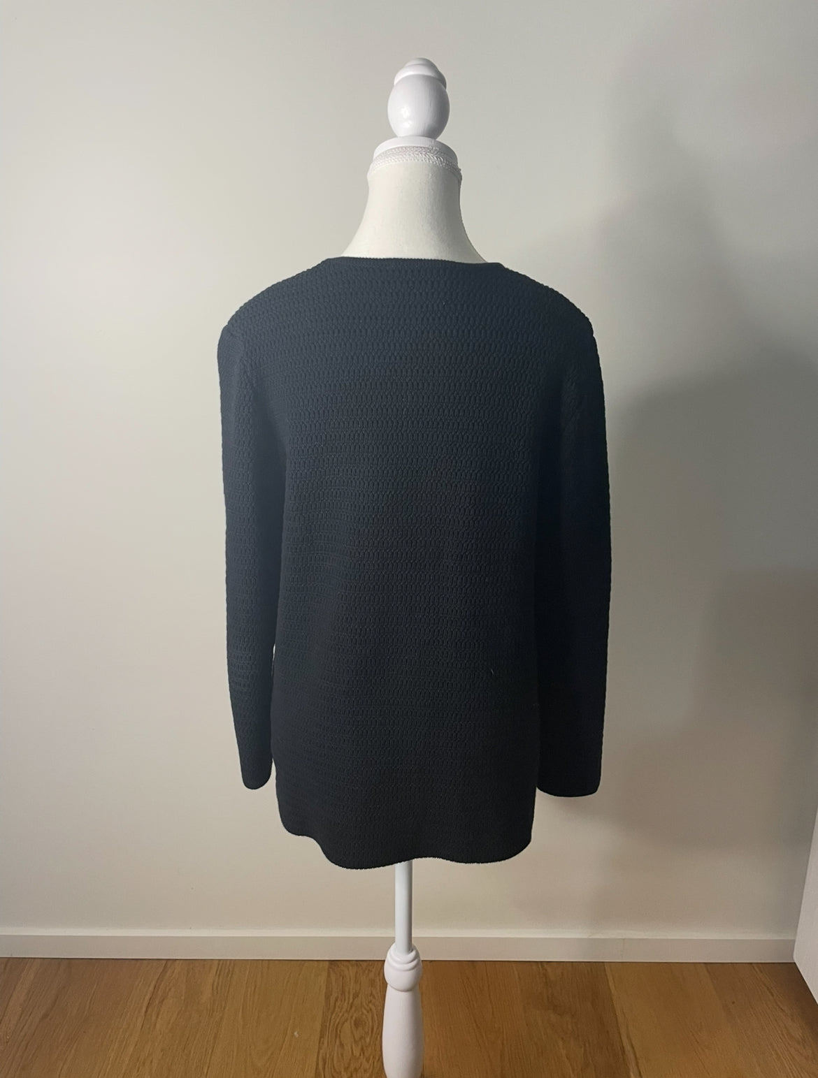 Black Onte Long Sleeved reloved Knit
