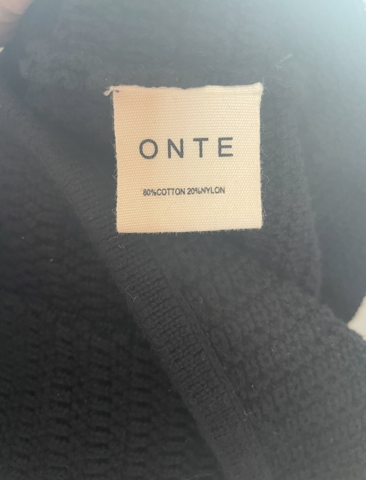 Black Onte Long Sleeved reloved Knit